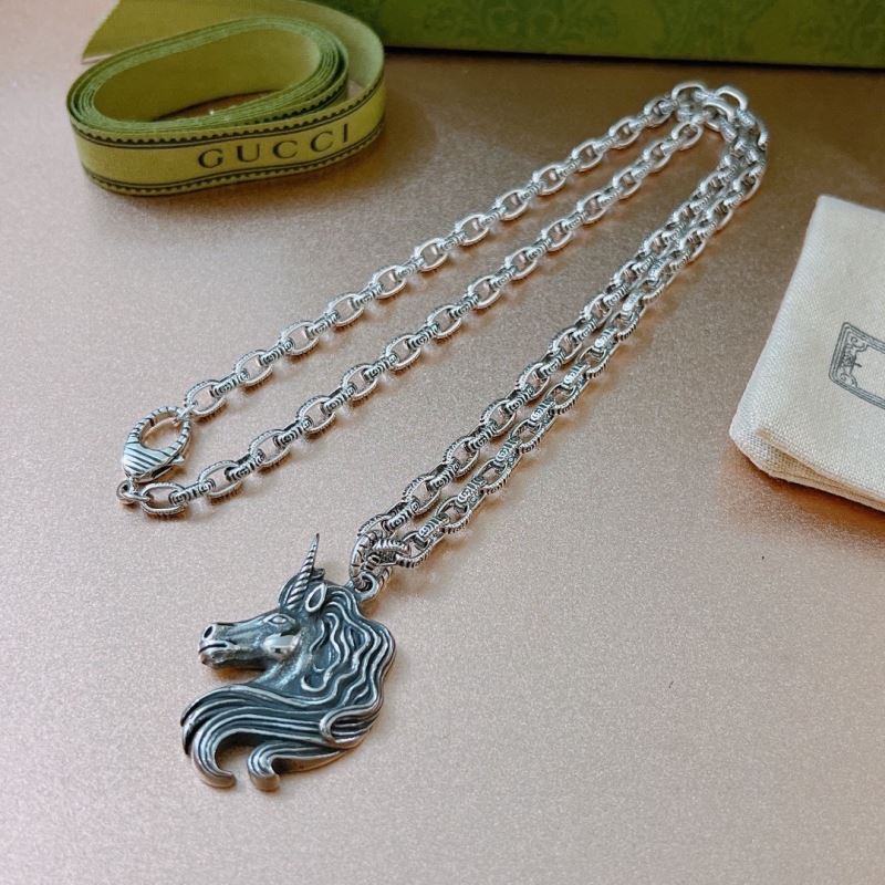 G*u*i necklaces